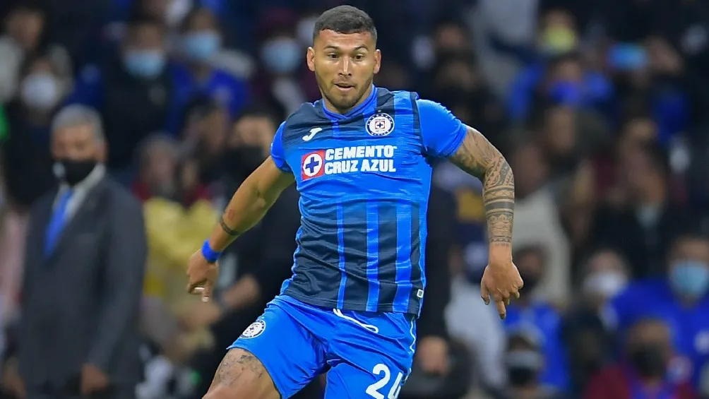 MEXSPORT Juan Escobar jugando partido en la Liga MX con Cruz Azul