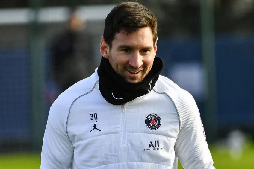 TWITTER: @PSG_Espanol Lionel Messi entrenando con el PSG