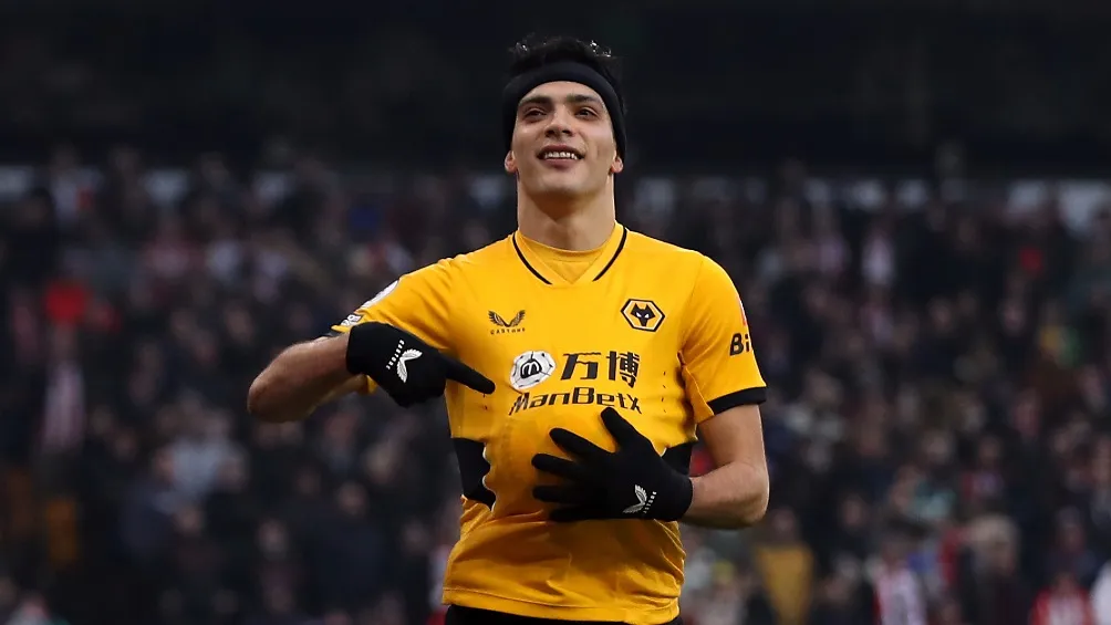 AP Raúl Jiménez festejando anotación con los Wolves en la Premier League