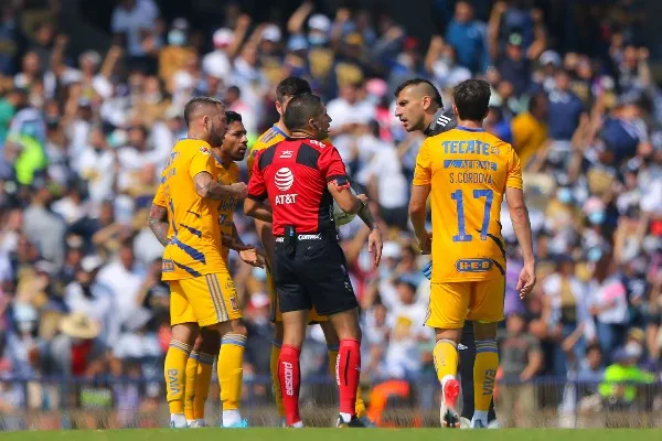 IMAGO7 Arbitraje en el Pumas vs Tigres