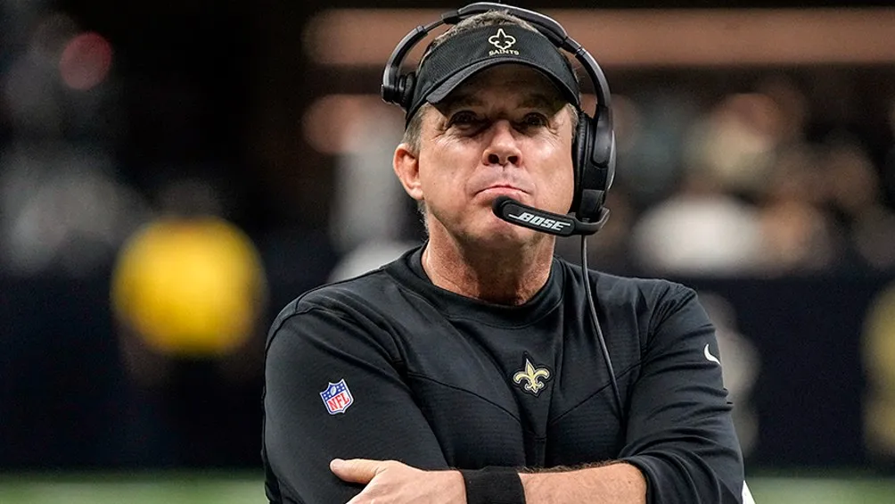 TWITTER | @AROUNDTHENFL Sean Payton dirigiendo a New Orleans Saints en partido de la NFL