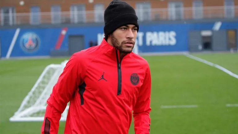 Facebook PSG Neymar, durante una práctica con el PSG