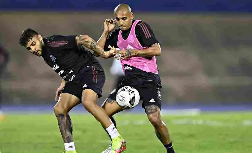 IMAGO 7 Alexis entrenando con Rodríguez de cara al partido vs Jamaica