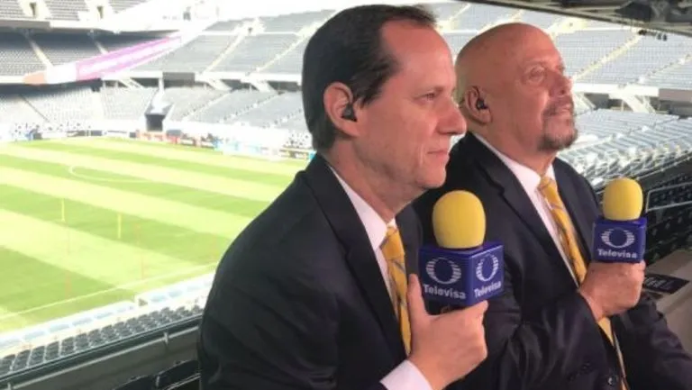 INSTAGRAM @paco_villa_ Paco con el Perro Bermúdez