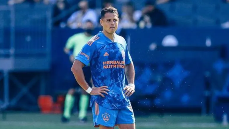 INSTAGRAM @CH14_ Chicharito durante un duelo con el Galaxy