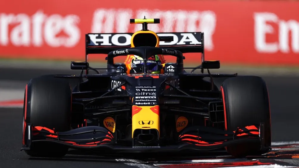 TWITTER | @SCHECOPEREZ Sergio 'Checo' Pérez durante carrera de la F1 con Red Bull