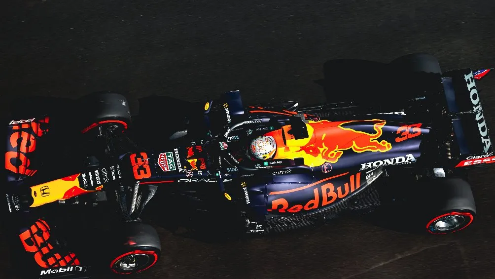 TWITTER | @REDBULLRACING Max Verstappen durante carrera de la F1 con Red Bull