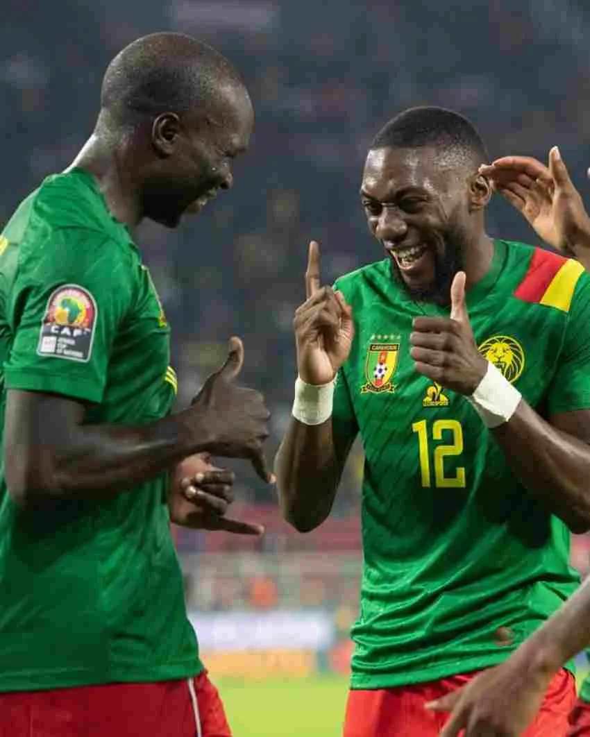 TWITTER: @FecafootOfficie Karl Toku Ekambi celebrando su doblete