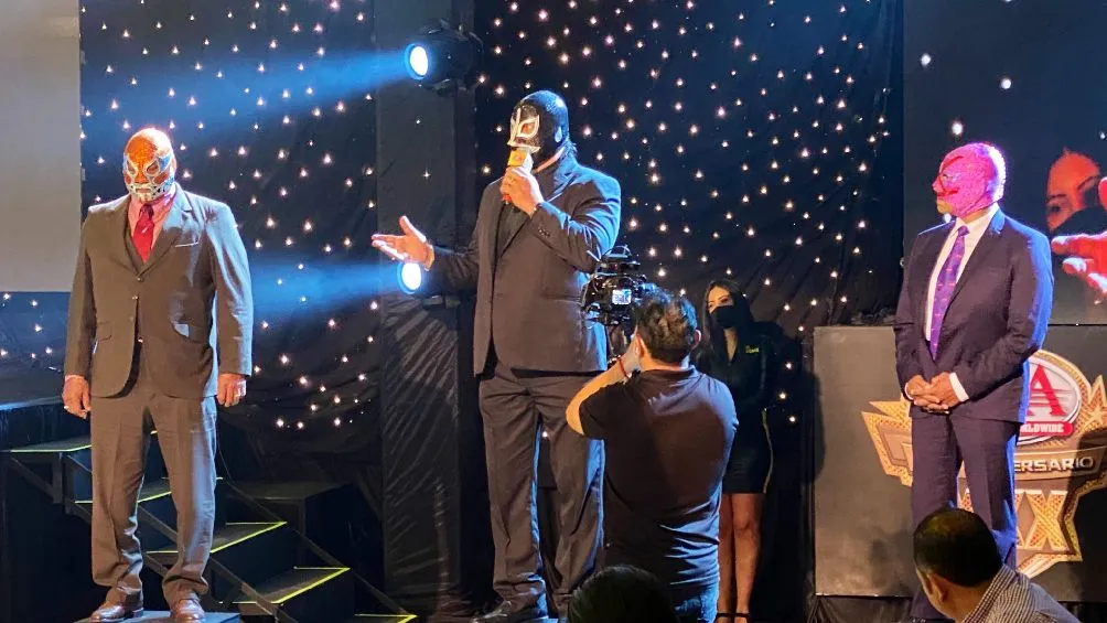 AGENCIA RÉCORD Conferencia ante los medios sobre Triplemanía XXX