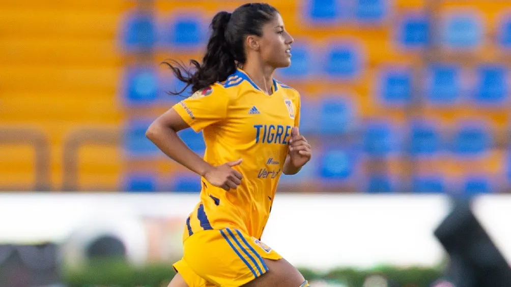 MEXSPORT Stefany Ferrer jugando partido con Tigres en la Liga MX Femenil