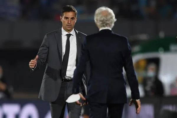 EFE Diego Alonso en encuentro con Pekerman