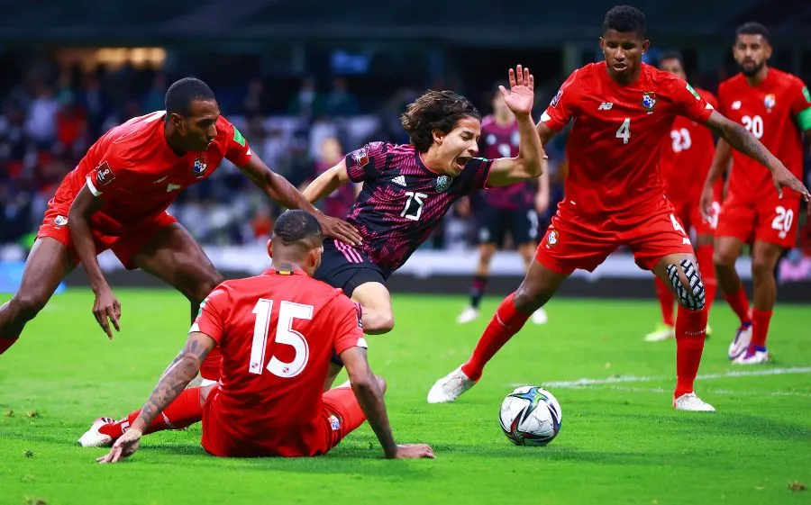 IMAGO7 El penalti sobre Diego Lainez