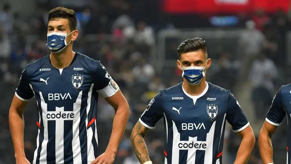 IMAGO7 El zaguero junto a sus compañeros