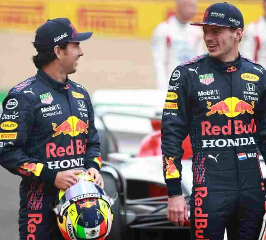 TWITTER: @redbullracing Sergio Pérez y Max Verstappen