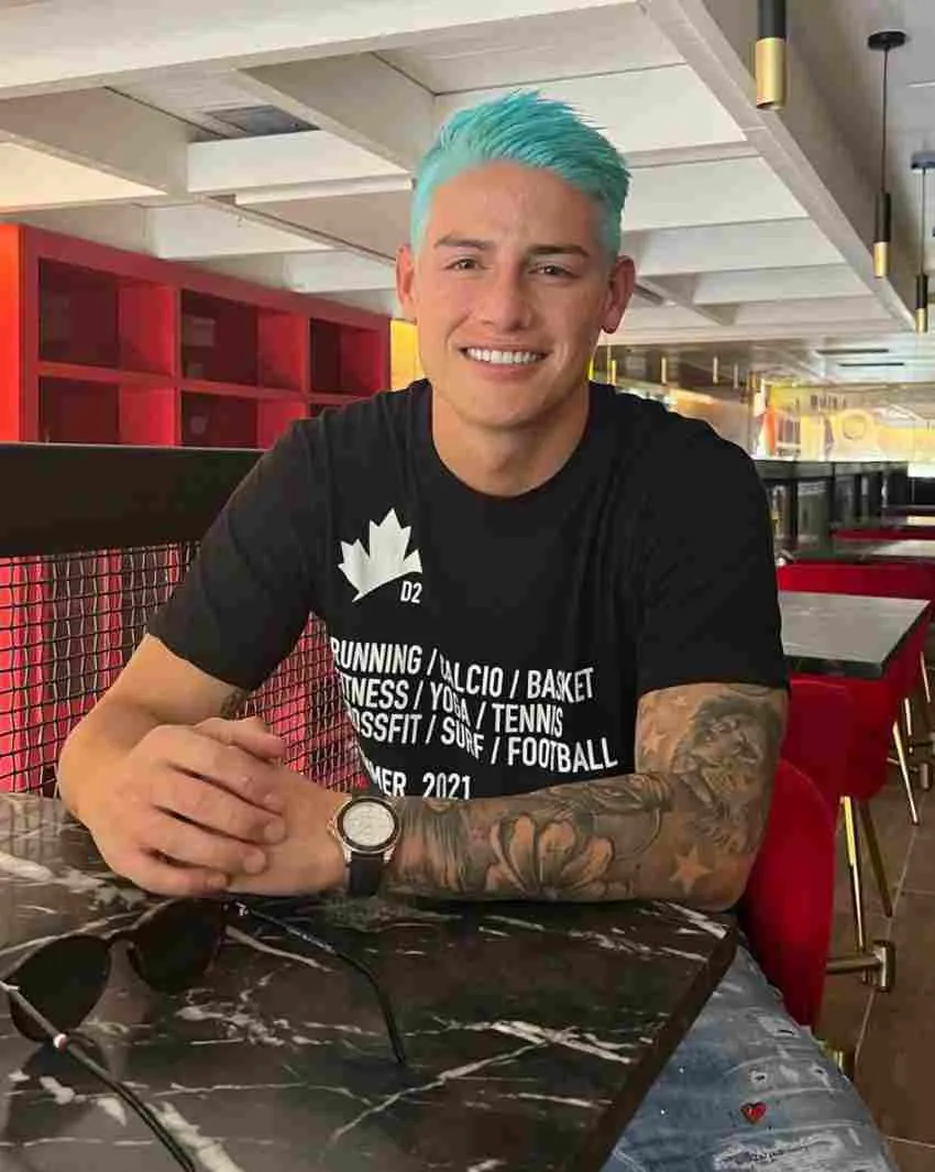 INSTAGRAM: @jamesrodriguez10 James cin el cabello azul