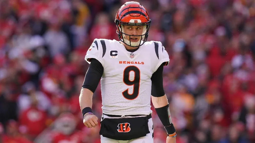AP Joe Burrow jugando partido de la NFL con los Cincinnati Bengals