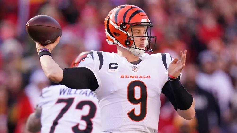 AP Joe Burrow jugando partido de la NFL con los Cincinnati Bengals
