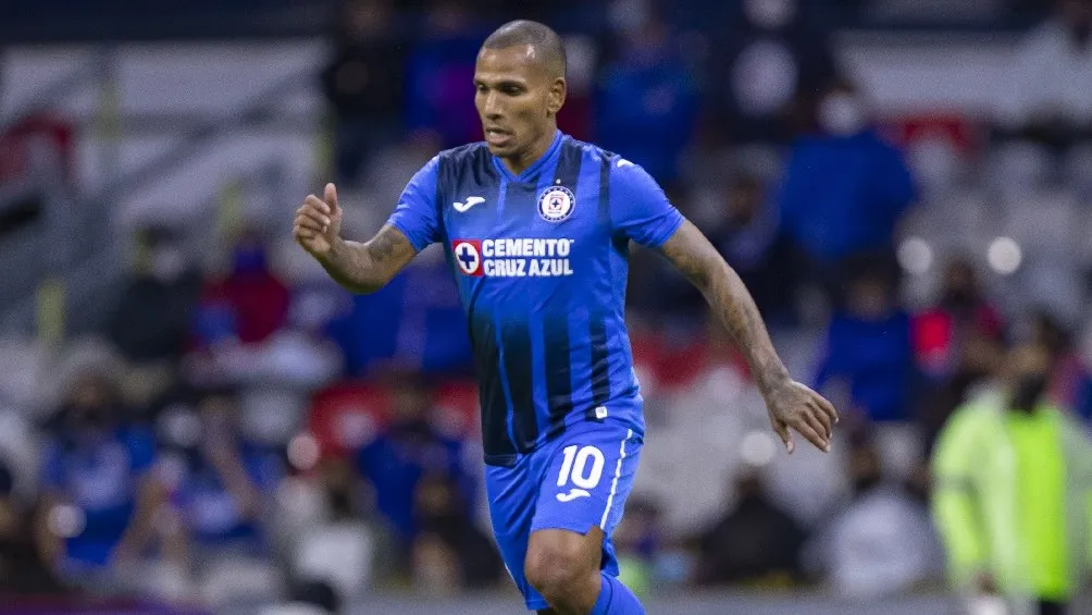 MEXSPORT Rómulo Otero jugando partido con Cruz Azul en la Liga MX