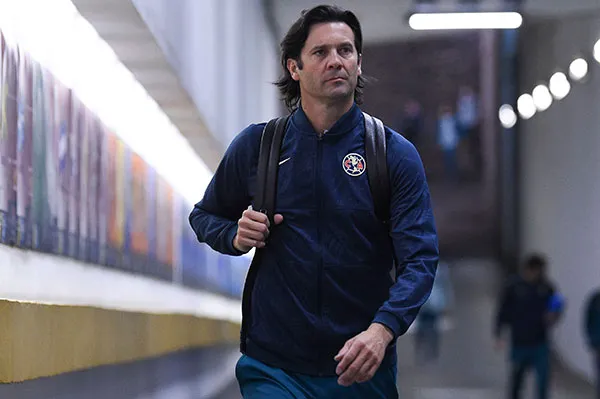 IMAGO7 Santiago Solari previo a un partido del América