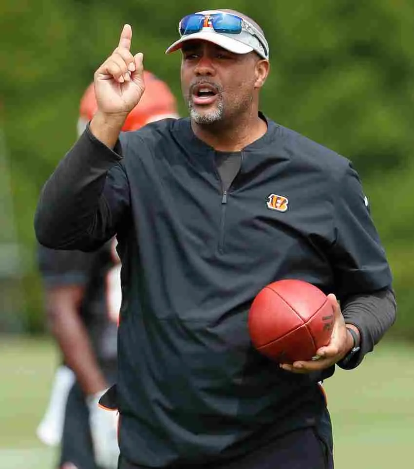 AP Teryl promovido como coordinador ofensivo