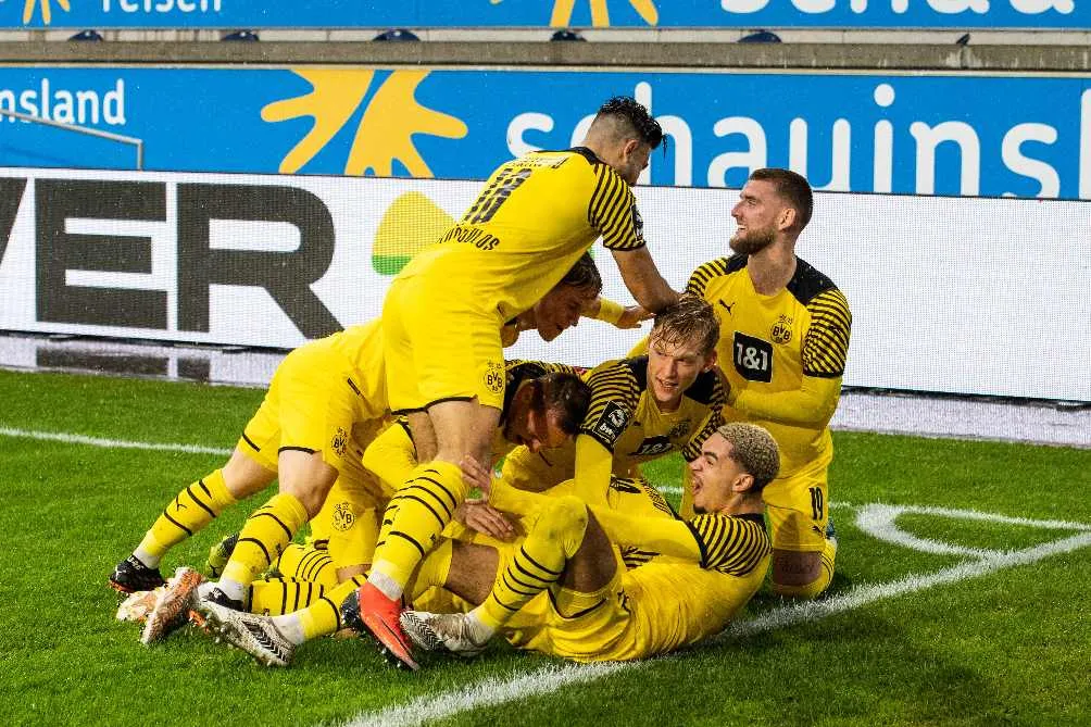 TWITTER: @BVB Borussia consiguió anotar el segundo gol, hasta el 89'.