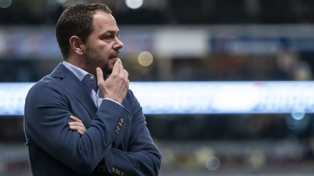 MEXSPORT Santiago Baños en un juego del América