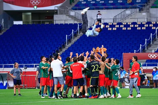 MEXSPORT El festejo tras la medalla en Tokio