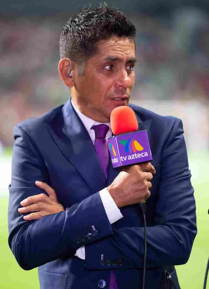 IMAGO7 Campos en una transmisión