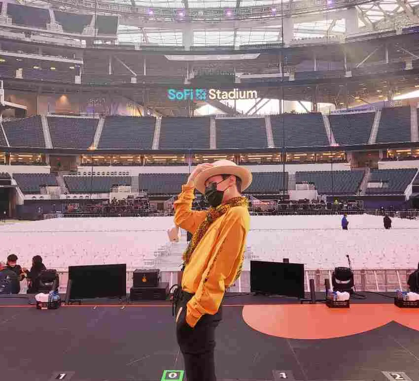 TWITTER: @BTS_twt BTS en el SoFi Stadium, anfitrión del SB LVI