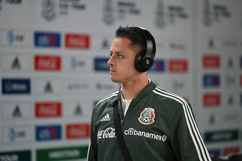IMAGO7 Javier Hernández previo a un partido de la Selección