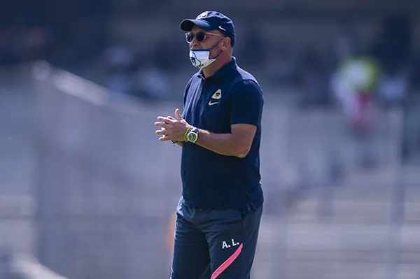 MEXSPORT Andrés Lillini en partido de Pumas