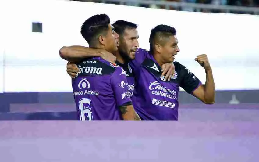 IMAGO 7 Jugadores de Mazatlán celebrando gol ante las Águilas