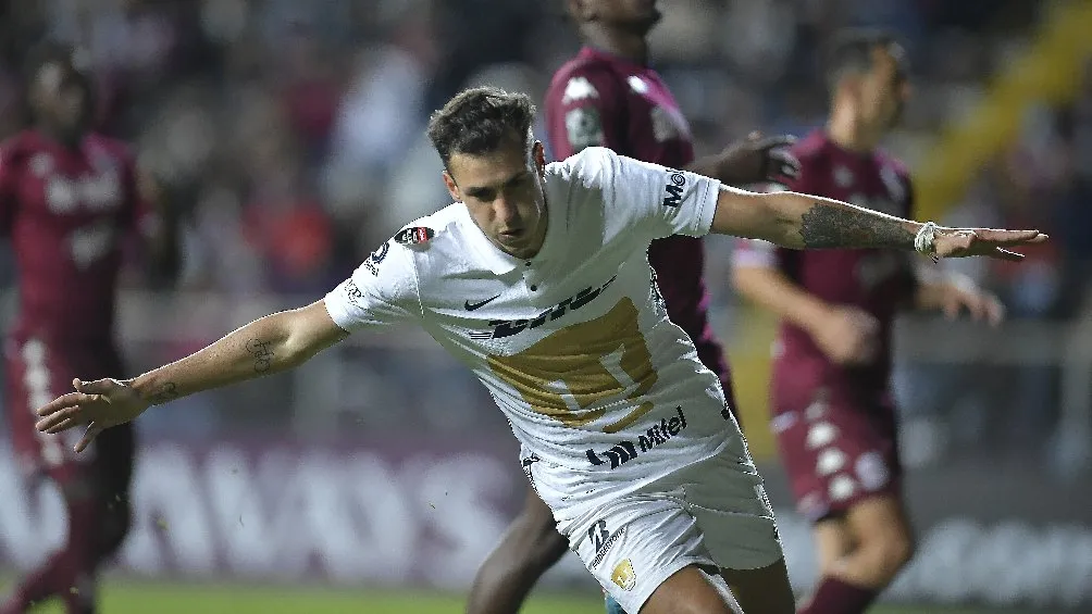 MEXSPORT Juan Ignacio Dinenno festejando gol con Pumas ante Saprissa