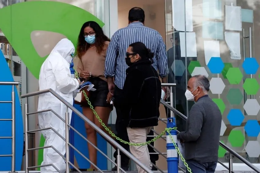 EFE Personas realizándose prueba de Covid-19