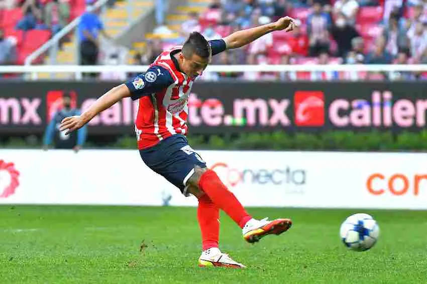 IMAGO 7 Alvarado en un partido con Chivas