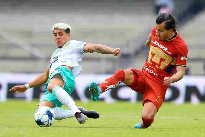IMAGO7 Alan Mozo en una jugada vs León
