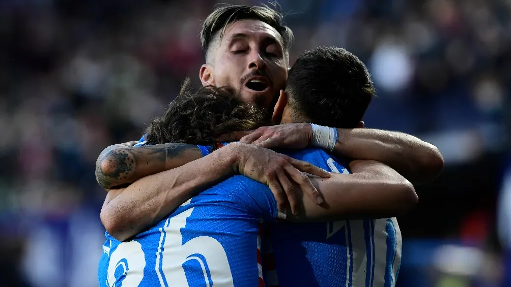 AP Jugadores del Atlético de Madrid festejando gol ante el Osasuna