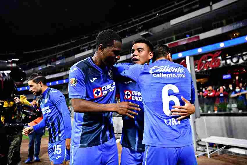 IMAGO7 Cruz Azul festejando una anotación