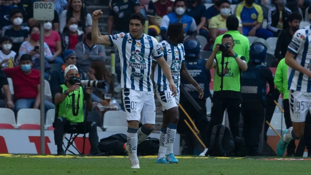 MIGUEL PONTÓN / AGENCIA RÉCORD Nico en festejo con Pachuca