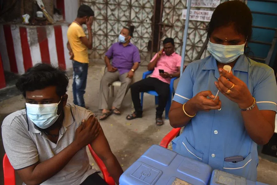 EFE Vacunación contra el Covid-19