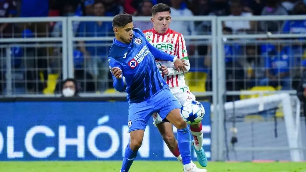 IMAGO7 Romero en un partido con Cruz Azul