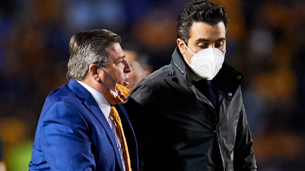 MEXSPORT Miguel Herrera (Tigres) junto a Michel Leaño (Chivas) en la Liga MX