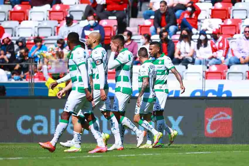 IMAGO7 Jugadores de Santos vs Toluca