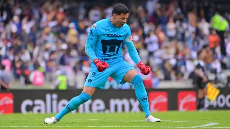 IMAGO7 Alfredo Talavera en acción con Pumas