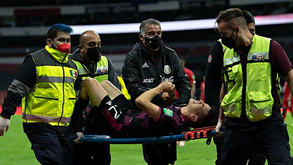 IMAGO7 Hirving 'Chucky' Lozano tras sufrir luxación con la Selección Mexicana
