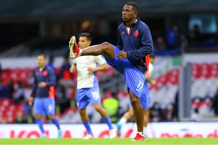 IMAGO7 Angulo, durante un calentamiento