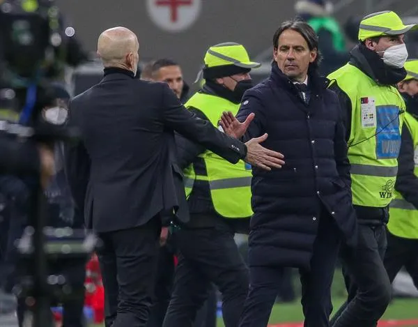 EFE Pioli e Inzaghi en saludo