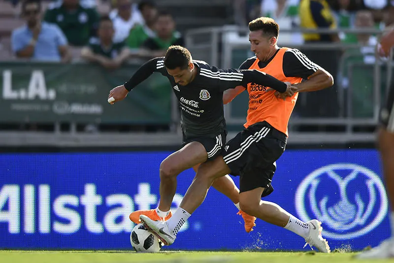IMAGO7 Chicharito y HH durante un entrenamiento con el Tri