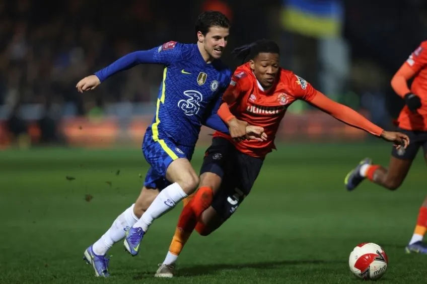 AP Chelsea remontó al Luton