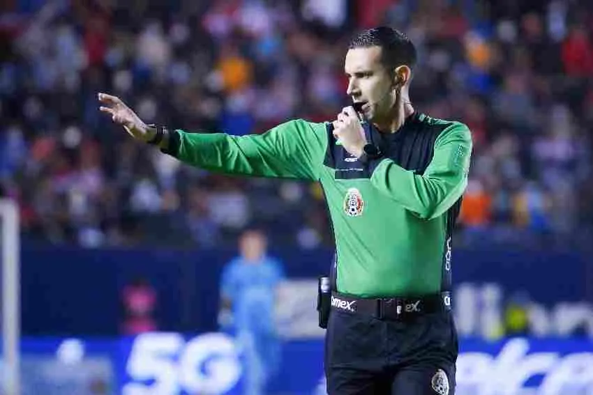 IMAGO 7 César Arturo Ramos, árbitro central en San Luis vs Chivas